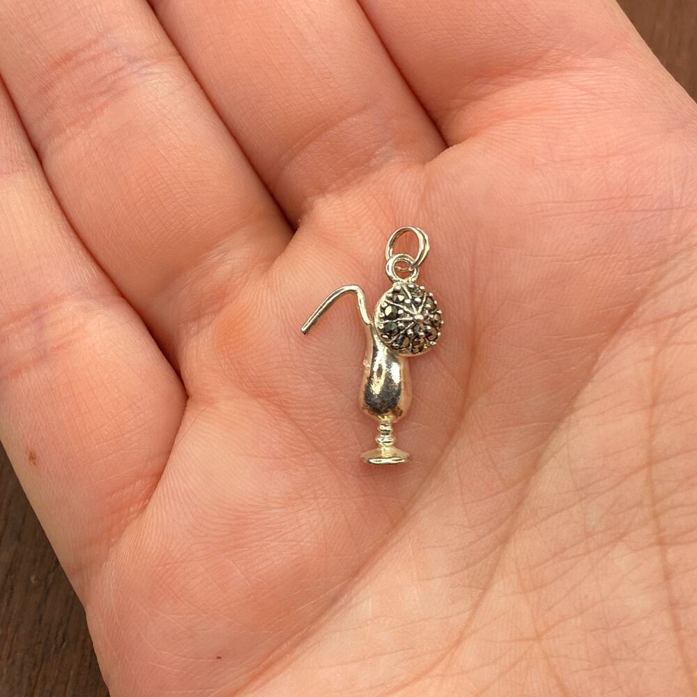 Vintage 925 Sterling Silver Tropical Drink w/ Umbrella Pendant Bracelet Charm